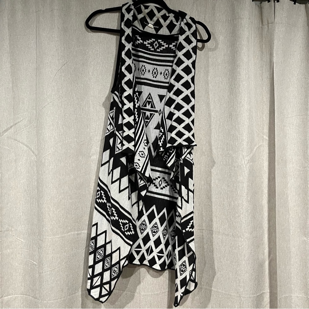 Sleeveless tribal print waterfall cardigan